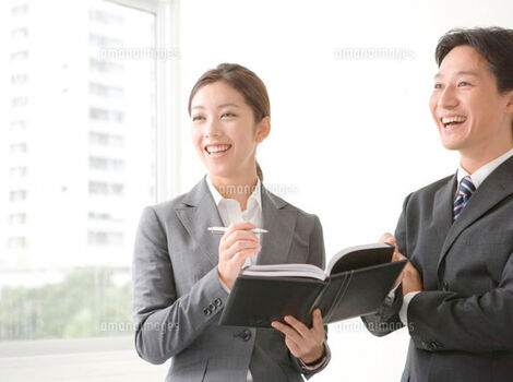 男先輩女後輩　笑顔